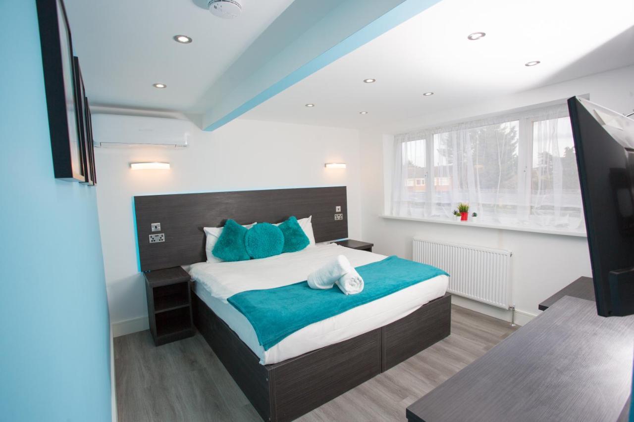 Legoland Heathrow Windsor Apartment Hotel Slough Exterior photo