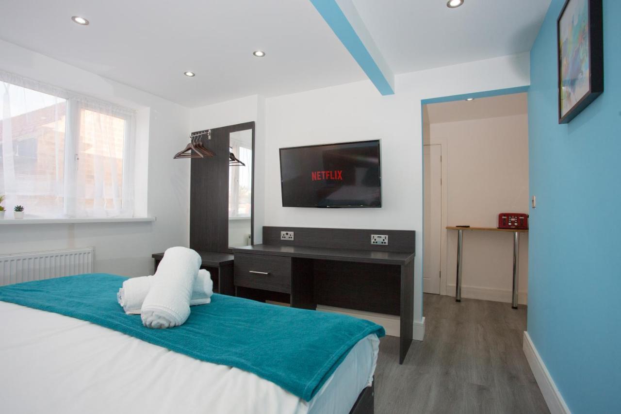 Legoland Heathrow Windsor Apartment Hotel Slough Exterior photo