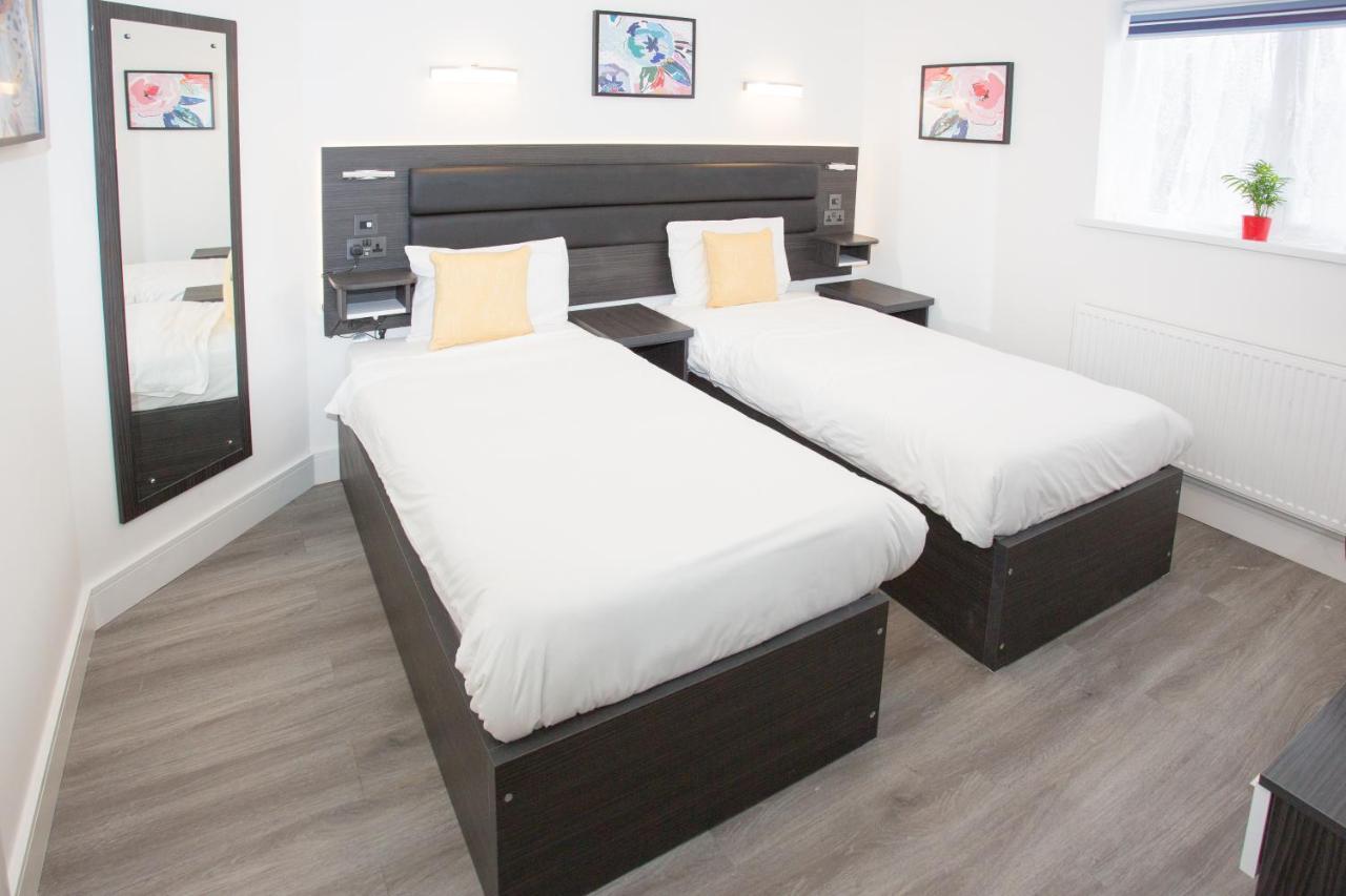 Legoland Heathrow Windsor Apartment Hotel Slough Exterior photo