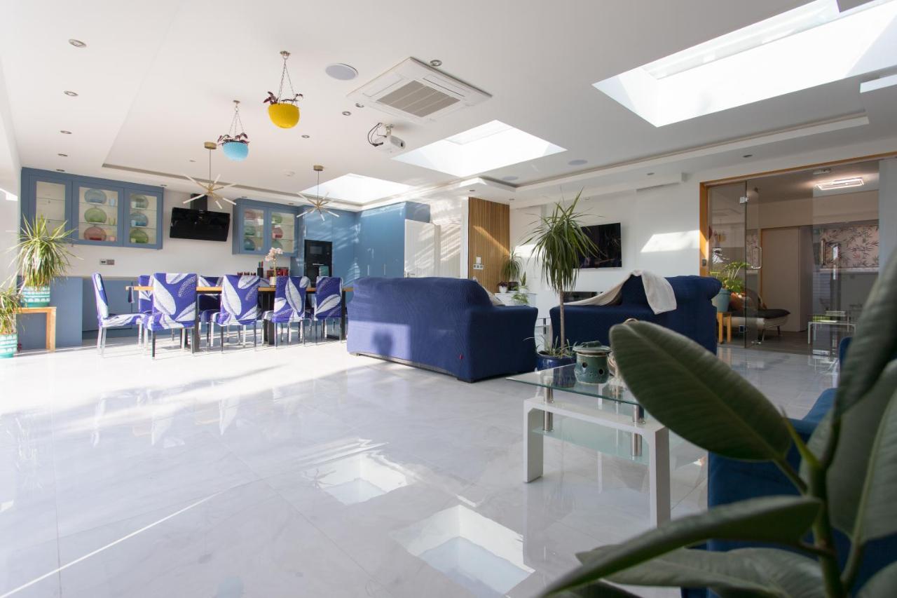 Legoland Heathrow Windsor Apartment Hotel Slough Exterior photo