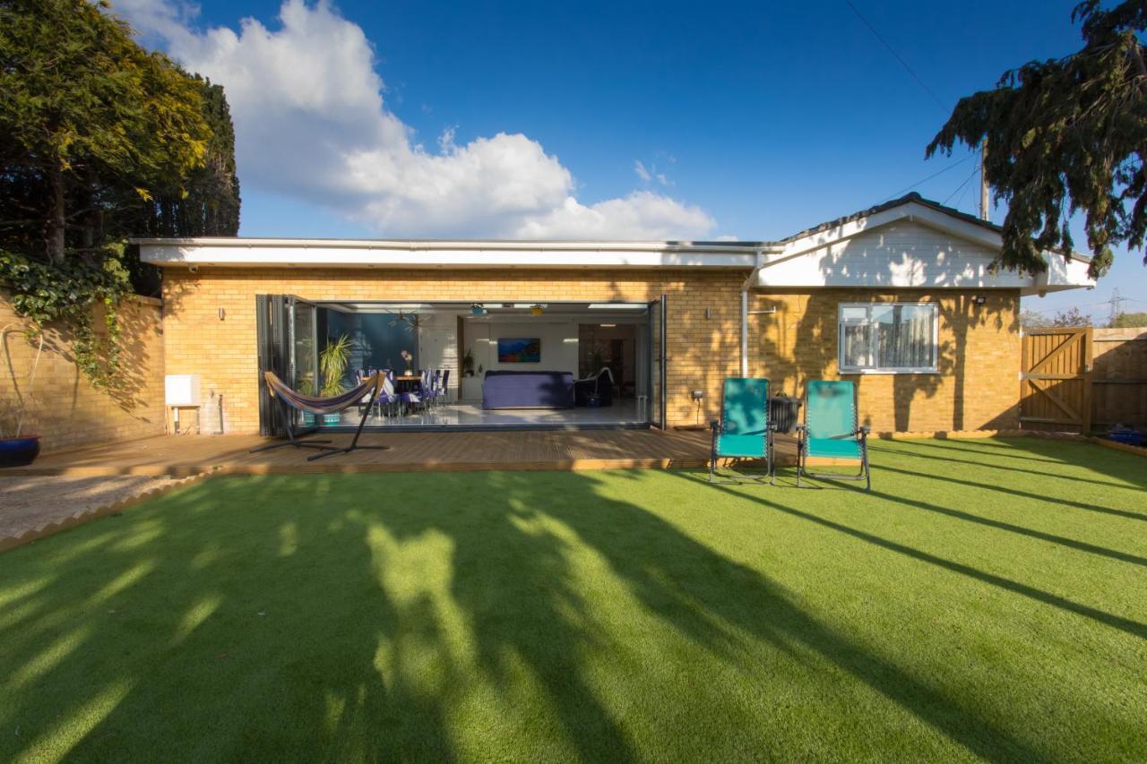 Legoland Heathrow Windsor Apartment Hotel Slough Exterior photo